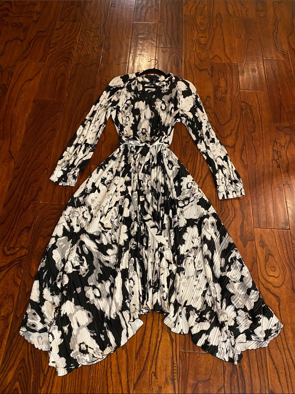 Black & White Asymmetrical Floral Pleated Long-Sleeve Maxi Dress